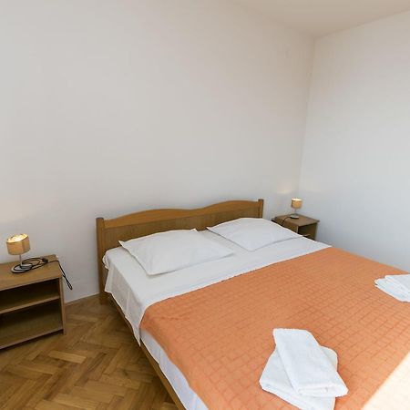 Apartments Jere Stipe Примоштен Екстер'єр фото