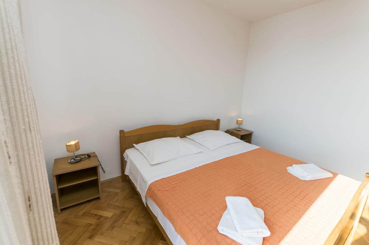 Apartments Jere Stipe Примоштен Екстер'єр фото