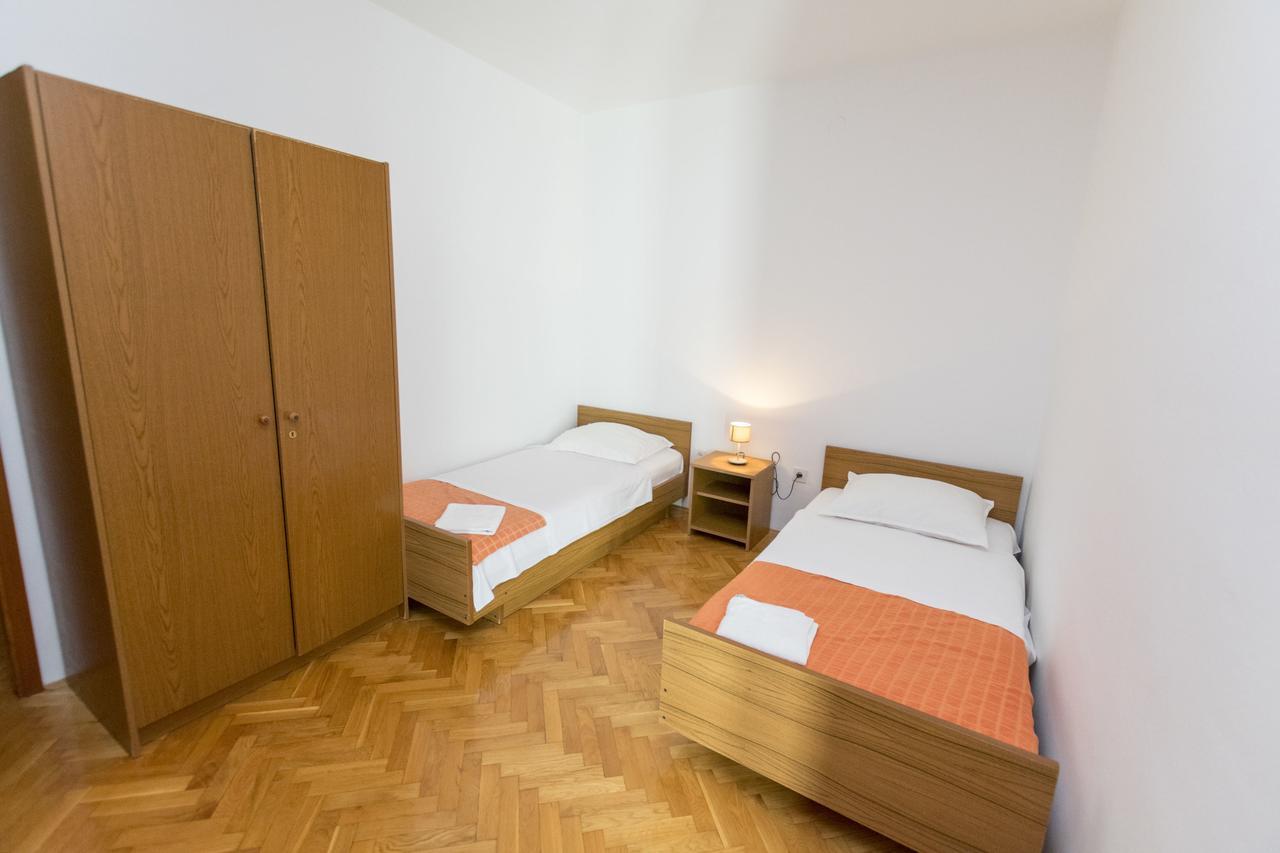 Apartments Jere Stipe Примоштен Екстер'єр фото